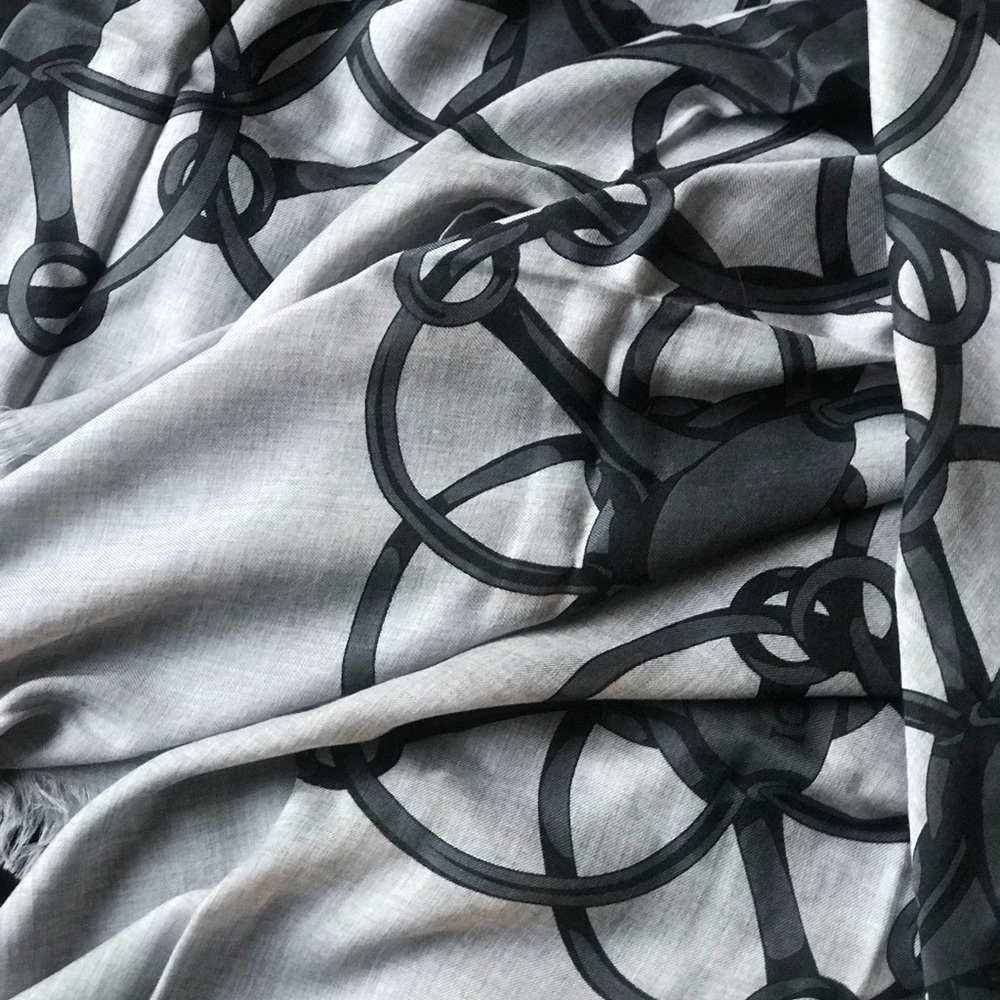 GUCCI modal Scarf/wrap - Picture 9 of 12